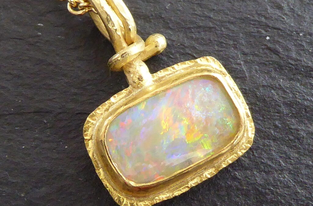 Anhänger Gold, Opal