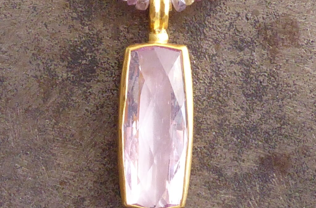 Anhänger, Gold, Kunzit, Korund-Kette